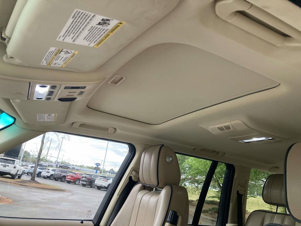 Used 2011 Land Rover Range Rover HSE image 14