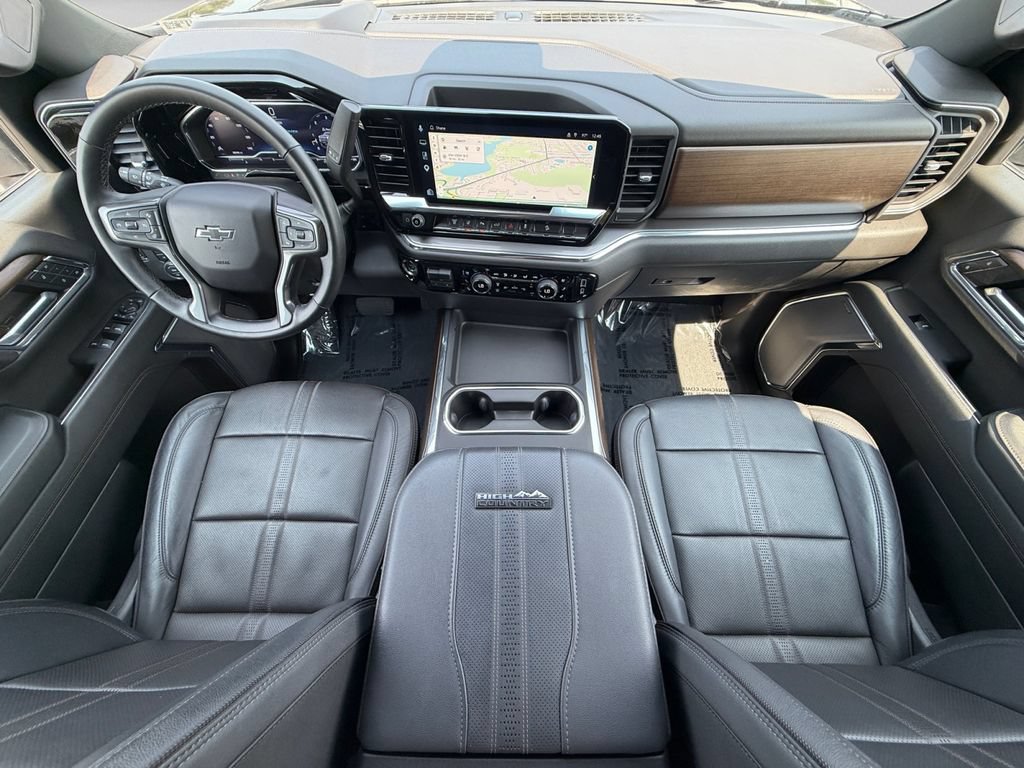 Used 2024 Chevrolet Silverado 3500 High Country w/ High Country Premium Package AWD/4WD image 15
