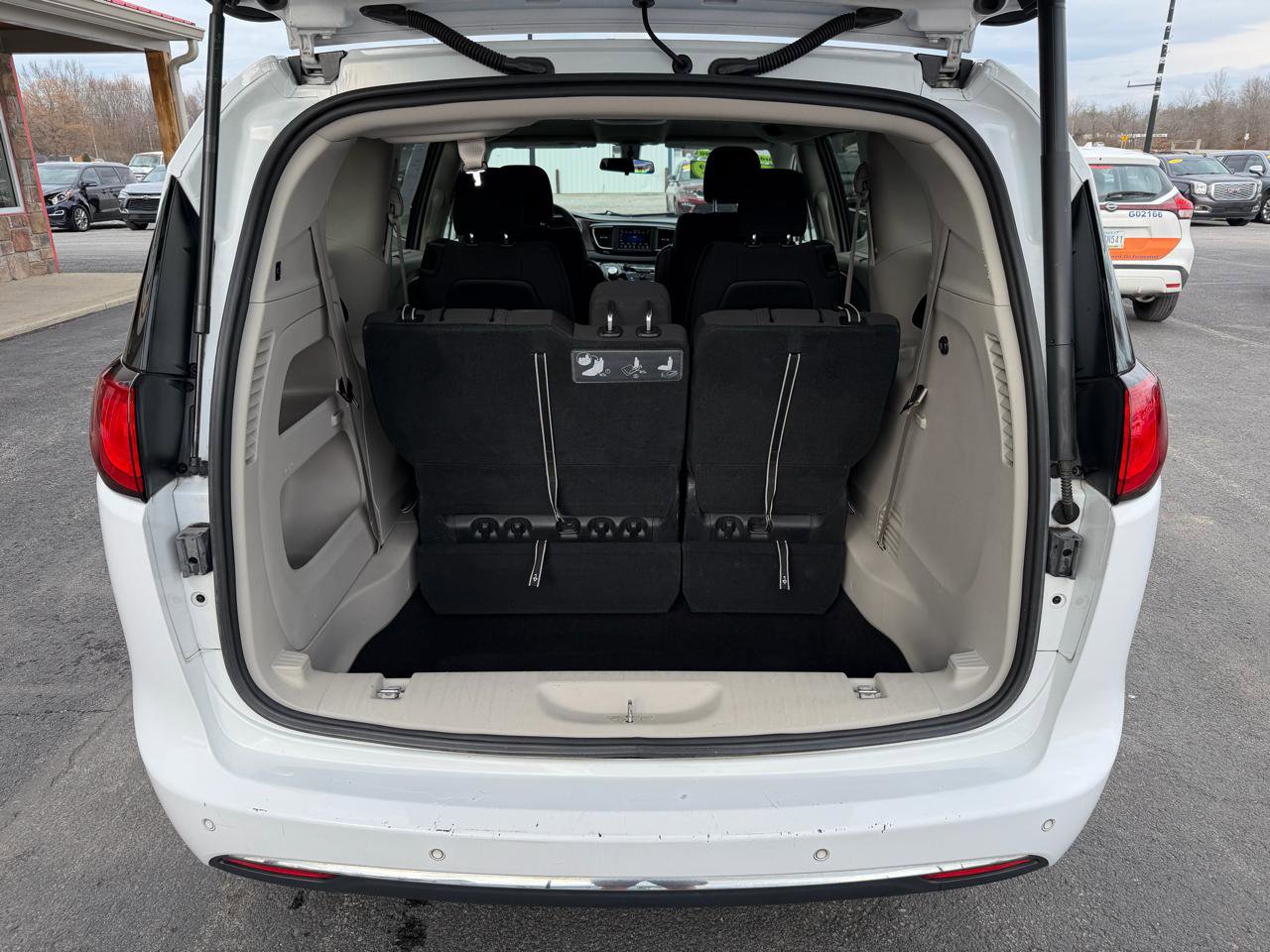 Used 2018 Chrysler Pacifica Touring Plus w/ Tire & Wheel Group image 6