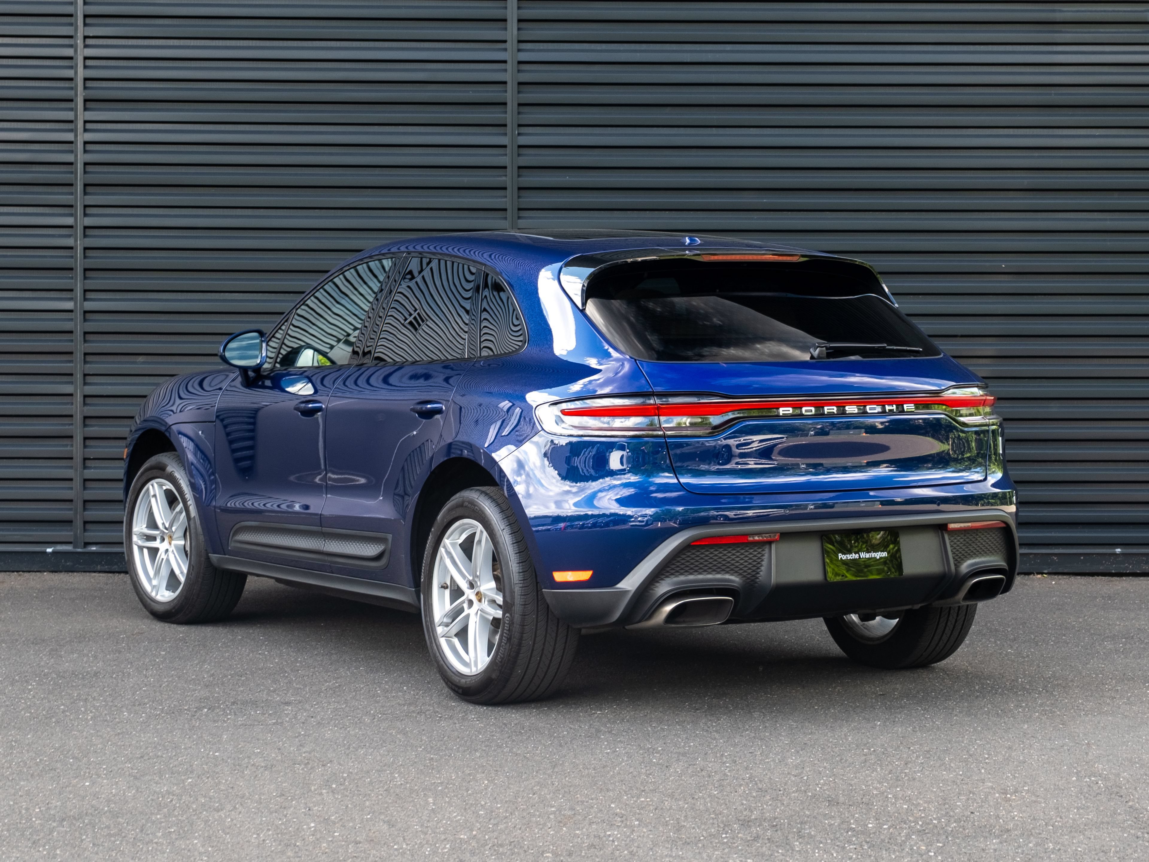 Certified 2024 Porsche Macan AWD/4WD image 3