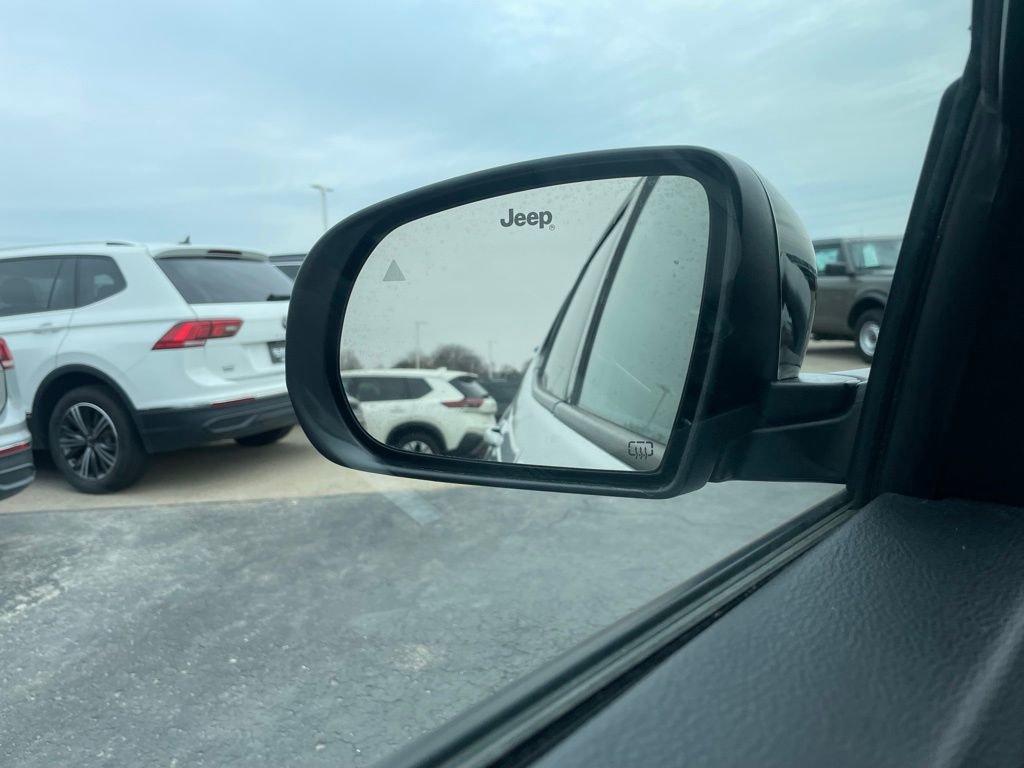 Used 2024 Jeep Compass Latitude image 35