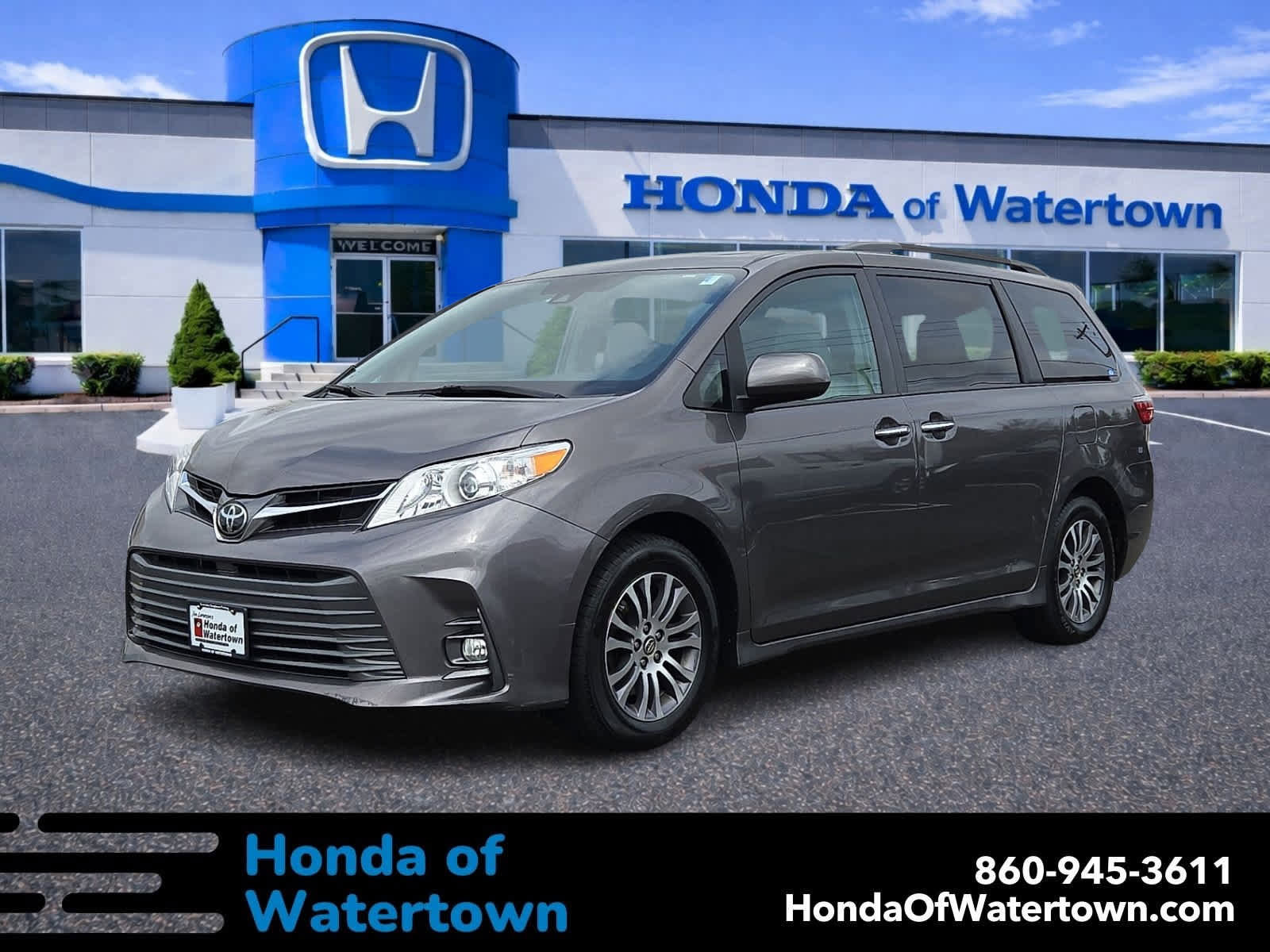 Used 2018 Toyota Sienna XLE FWD image 1