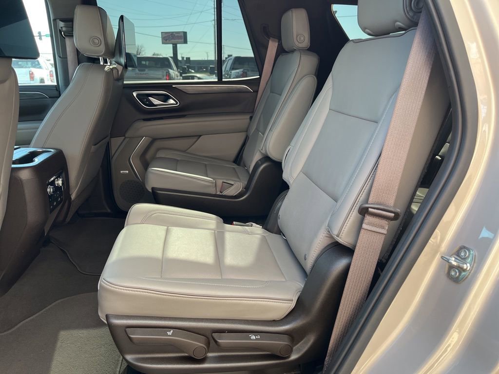 Used 2021 GMC Yukon SLT w/ SLT Luxury Plus Package image 16