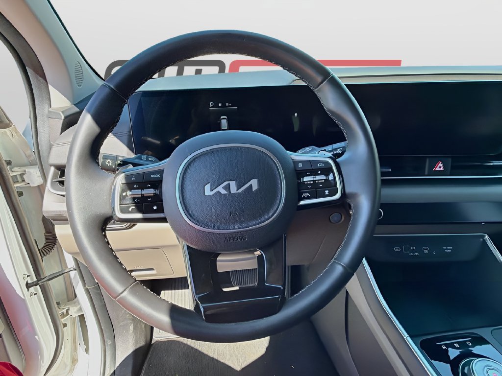 Used 2025 Kia Carnival EX FWD image 11