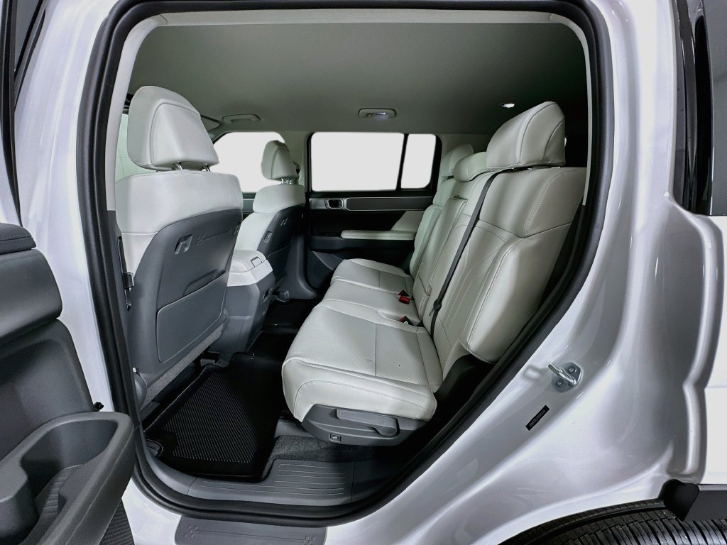 New 2027 Hyundai Santa Fe SEL FWD image 16