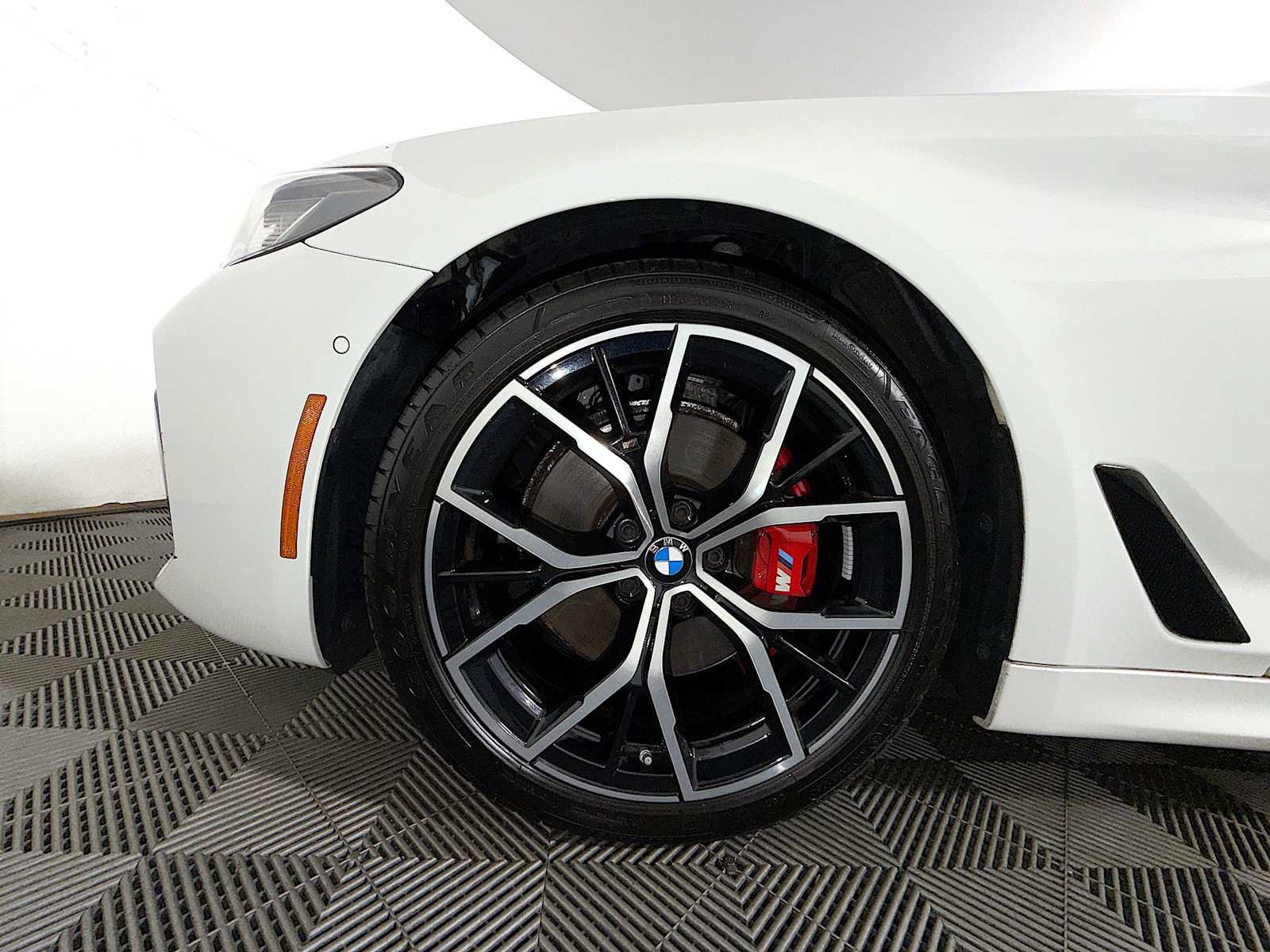 Used 2023 BMW 530i xDrive w/ M Sport Package AWD/4WD image 8