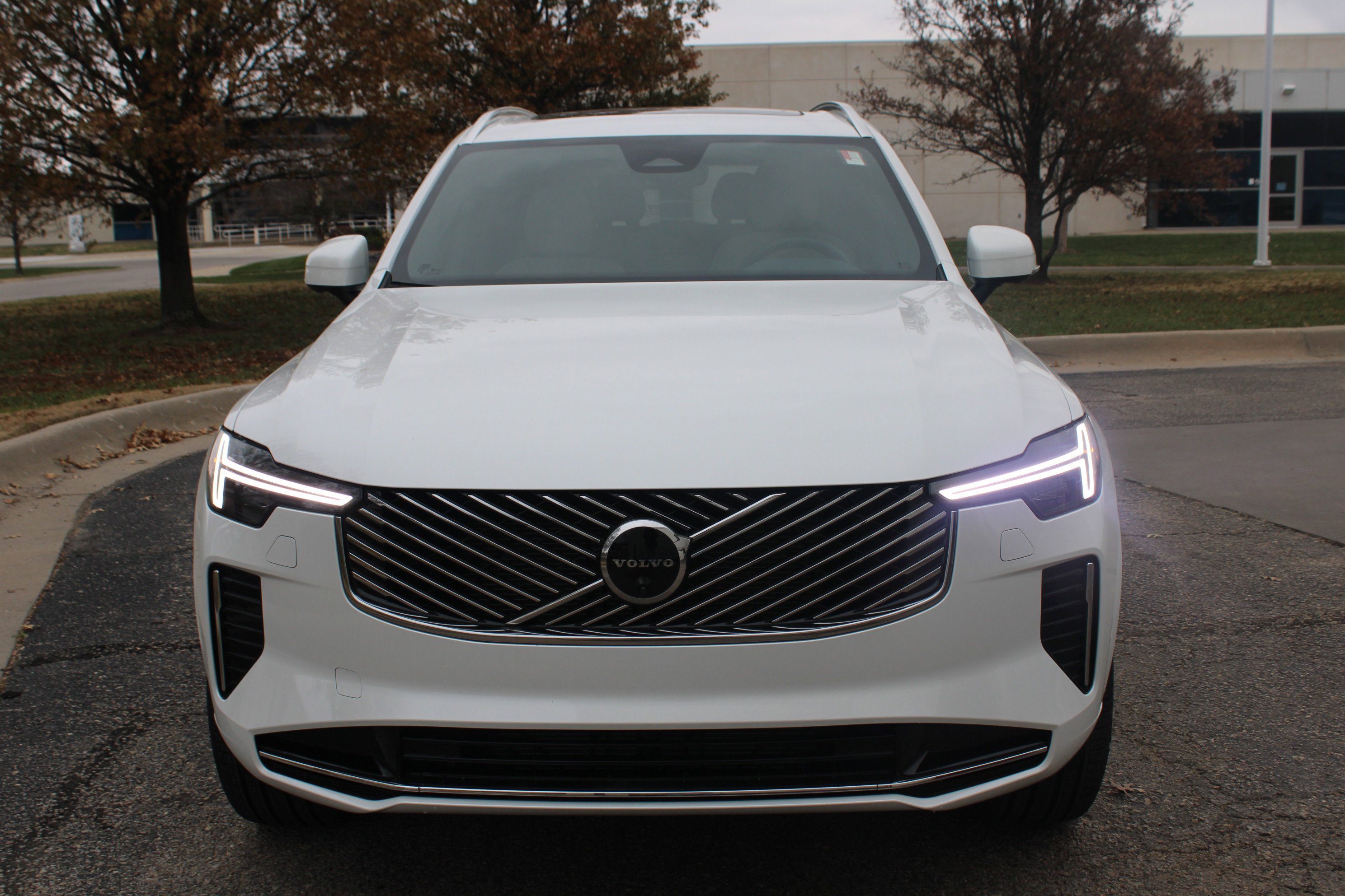 New 2026 Volvo XC90 B6 Plus w/ Protection Package AWD/4WD image 8