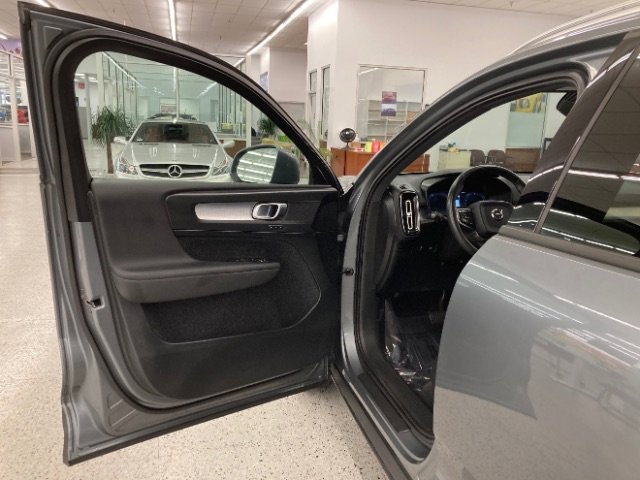 Used 2019 Volvo XC40 T5 Momentum image 33