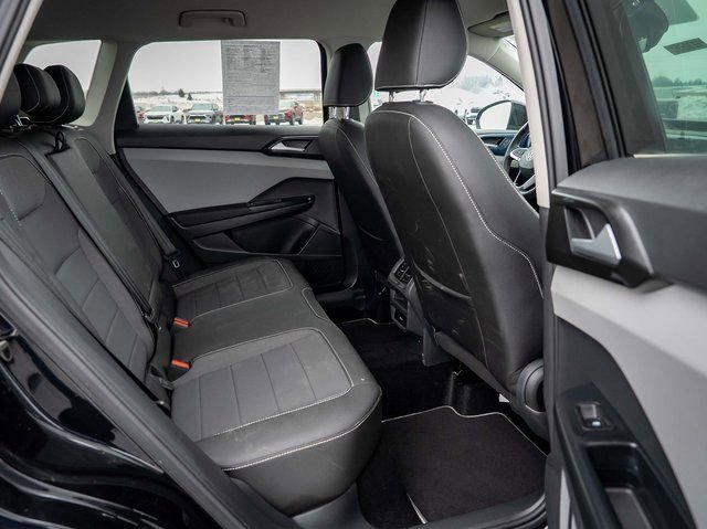 Used 2023 Volkswagen Taos SE image 18