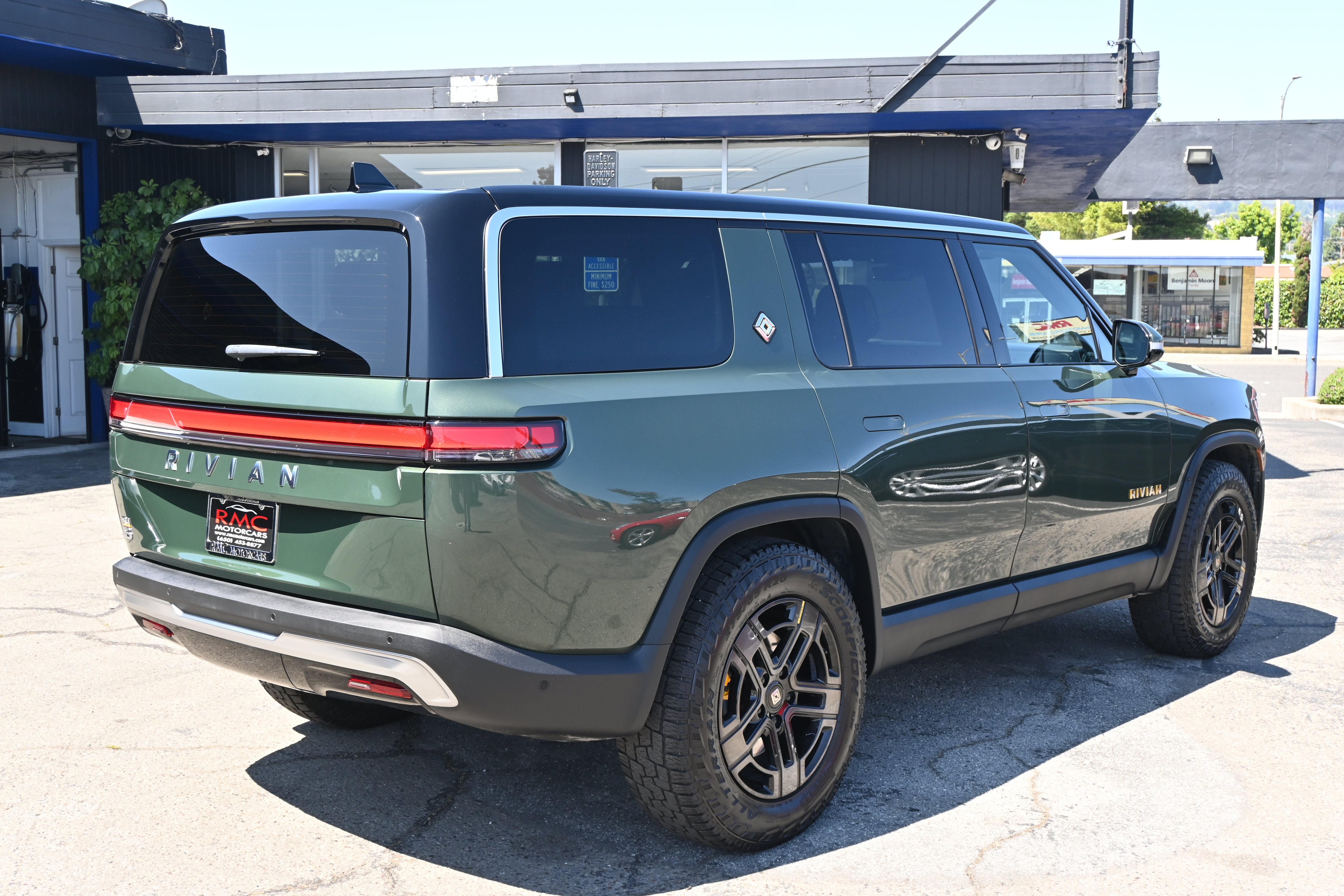 Used 2023 Rivian R1S Adventure AWD/4WD image 6