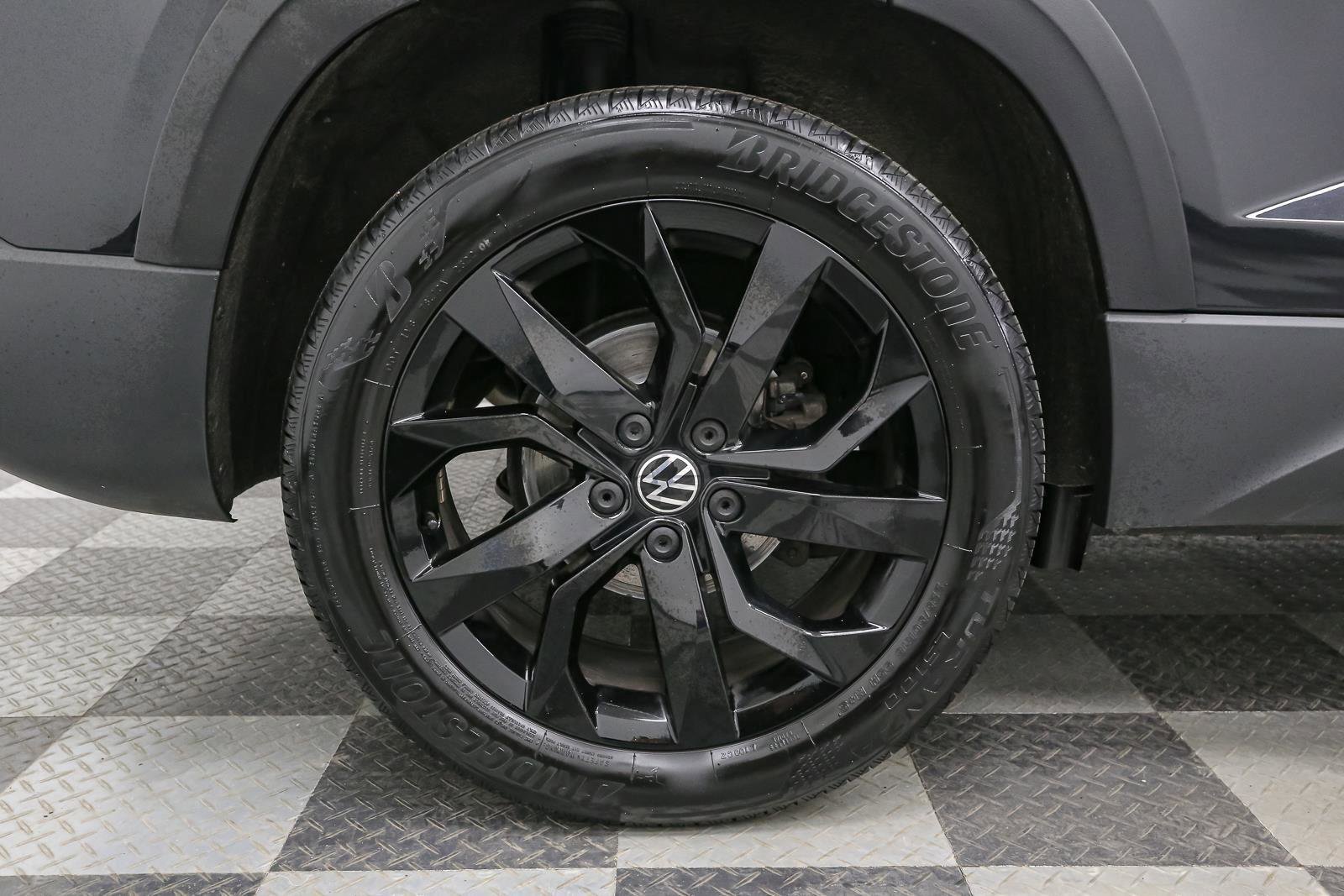 Certified 2022 Volkswagen Taos SE w/ Panoramic Sunroof Package AWD/4WD image 20