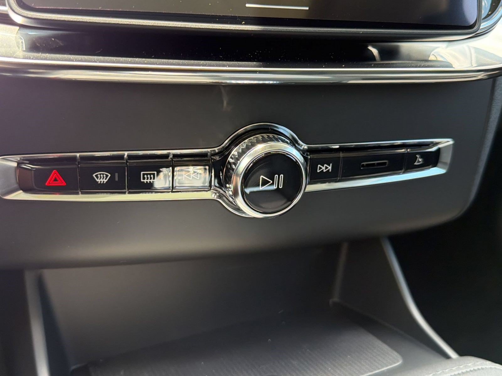 New 2026 Volvo XC90 B6 Ultra w/ Protection Package AWD/4WD image 17