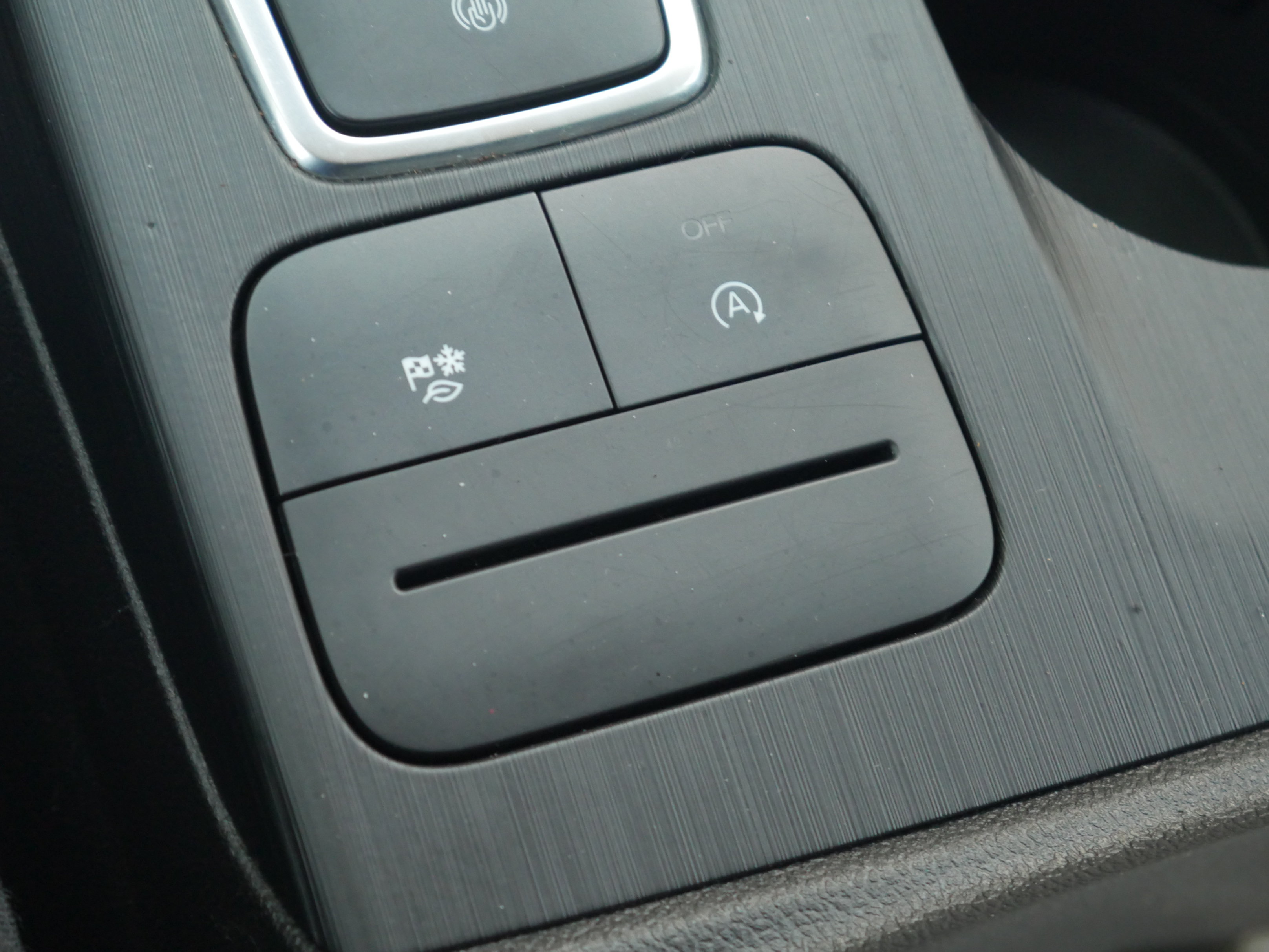Certified 2025 Ford Escape Active AWD/4WD image 15
