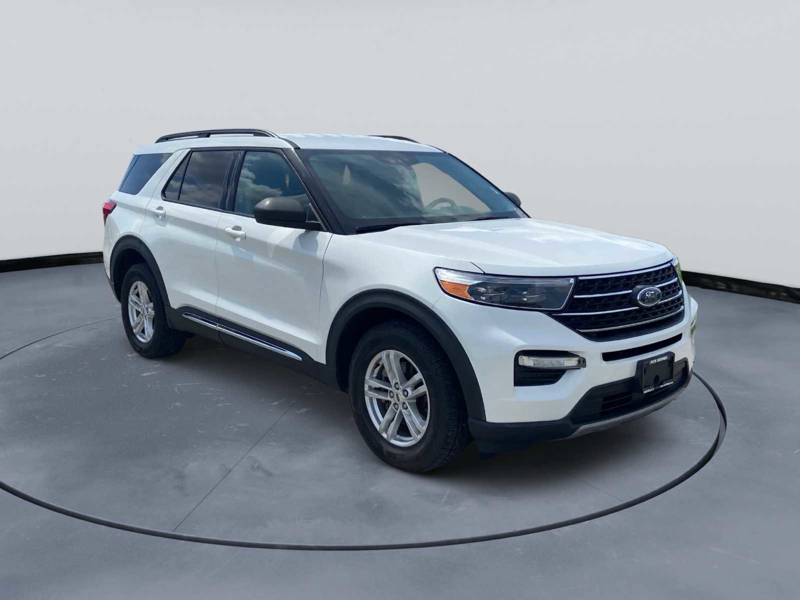 Used 2020 Ford Explorer XLT w/ Equipment Group 202A image 2