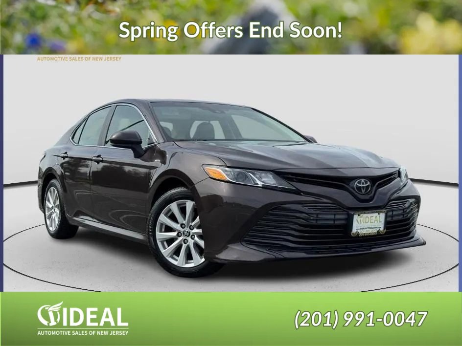 Used 2018 Toyota Camry LE image 1