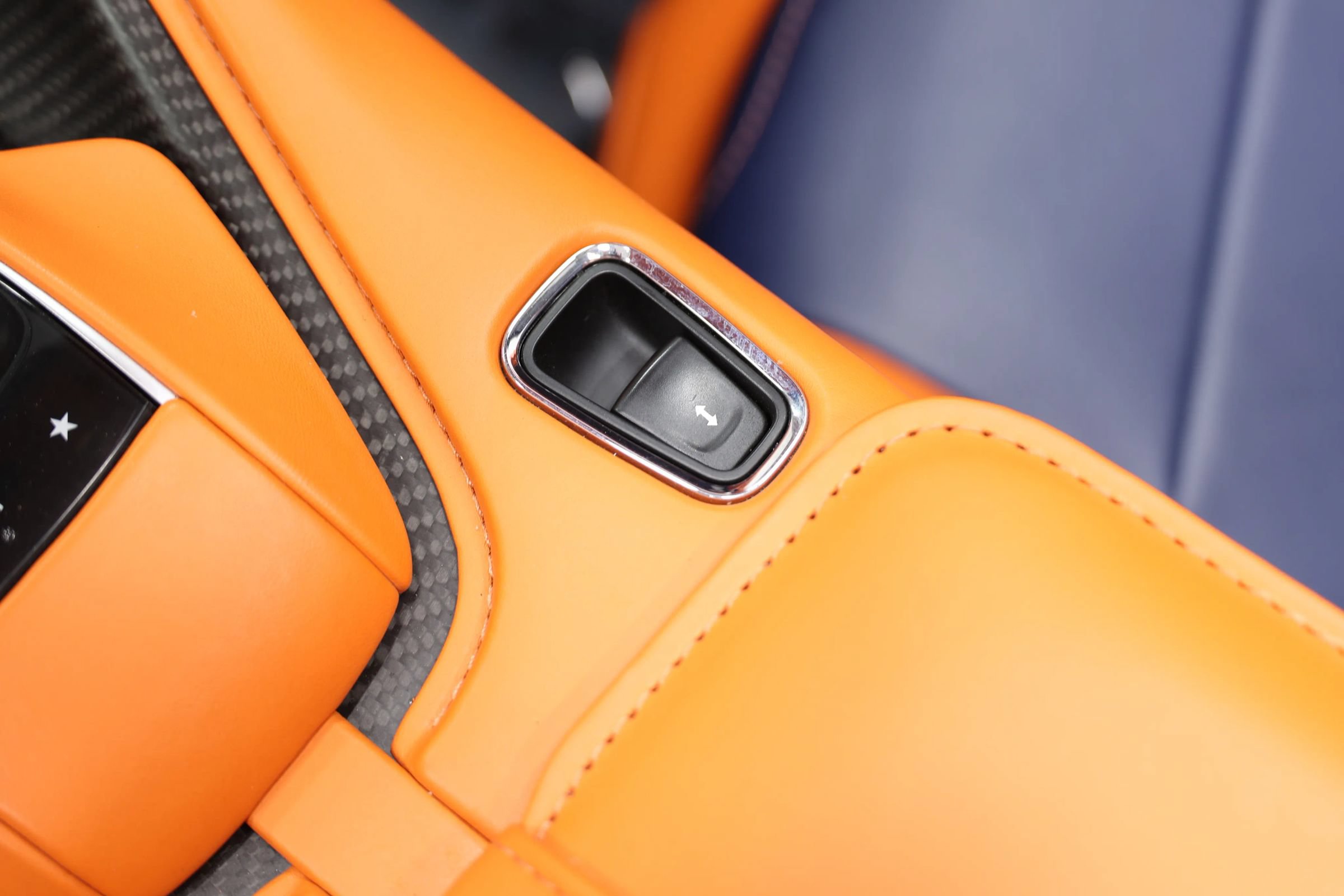 Used 2022 Aston Martin DBS Superleggera Volante RWD image 56