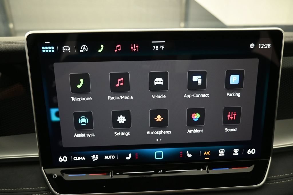 Used 2025 Volkswagen Tiguan SE R-Line FWD image 7