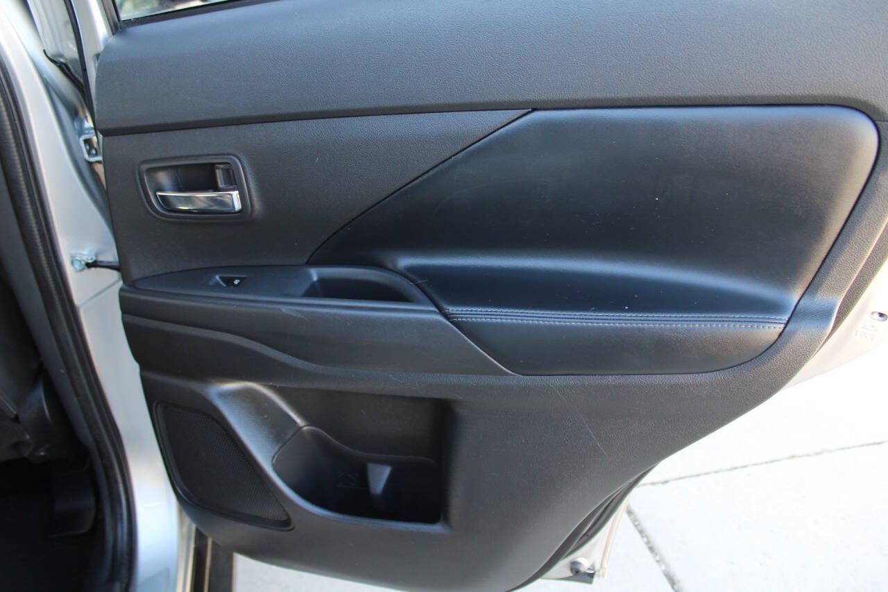 Used 2020 Mitsubishi Outlander SEL FWD image 9