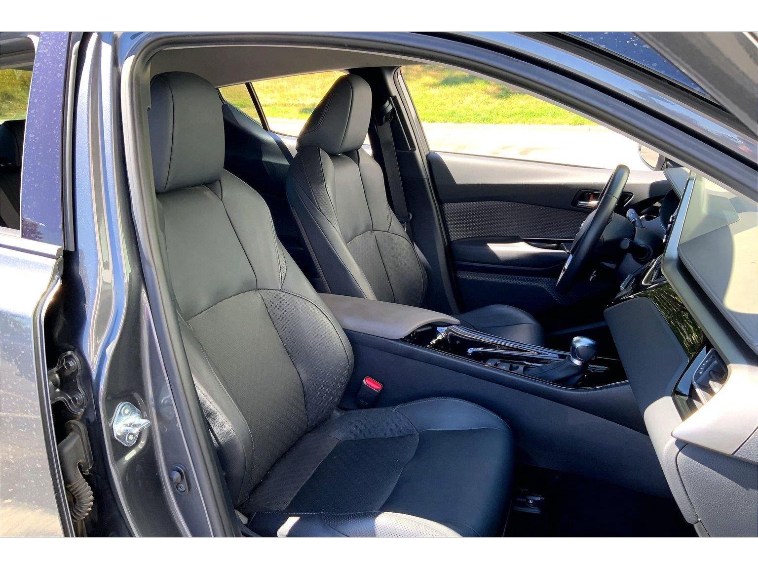 Used 2022 Toyota C-HR Limited FWD image 7