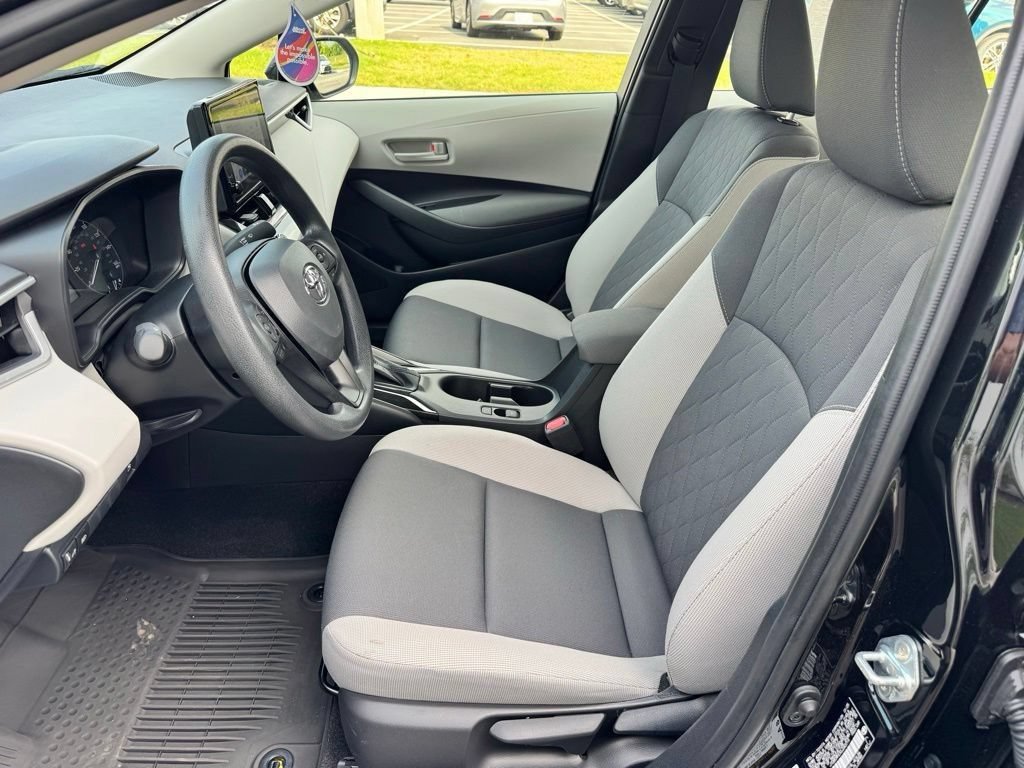 Used 2025 Toyota Corolla LE w/ Convenience Package FWD image 19