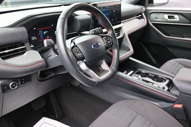 Used 2025 Ford Explorer ST-Line w/ ST-Line Street Pack AWD/4WD image 14