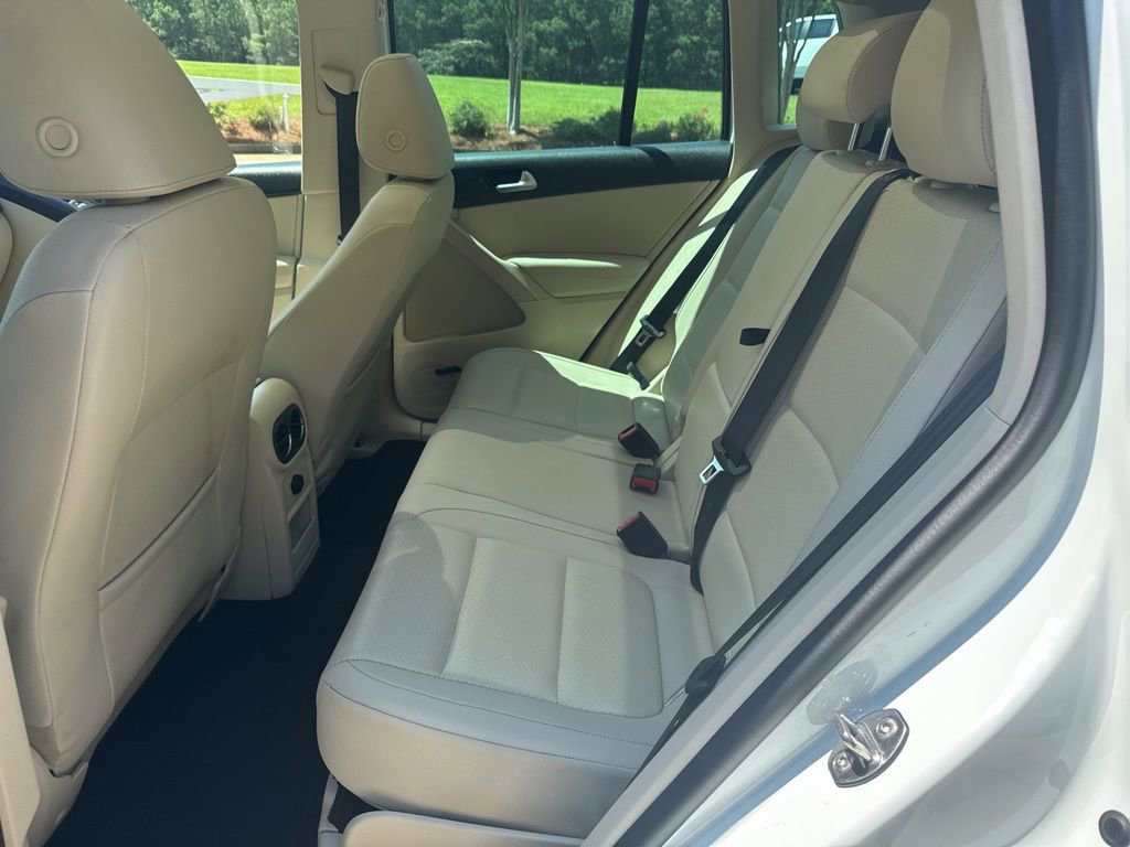 Used 2015 Volkswagen Tiguan SEL image 19