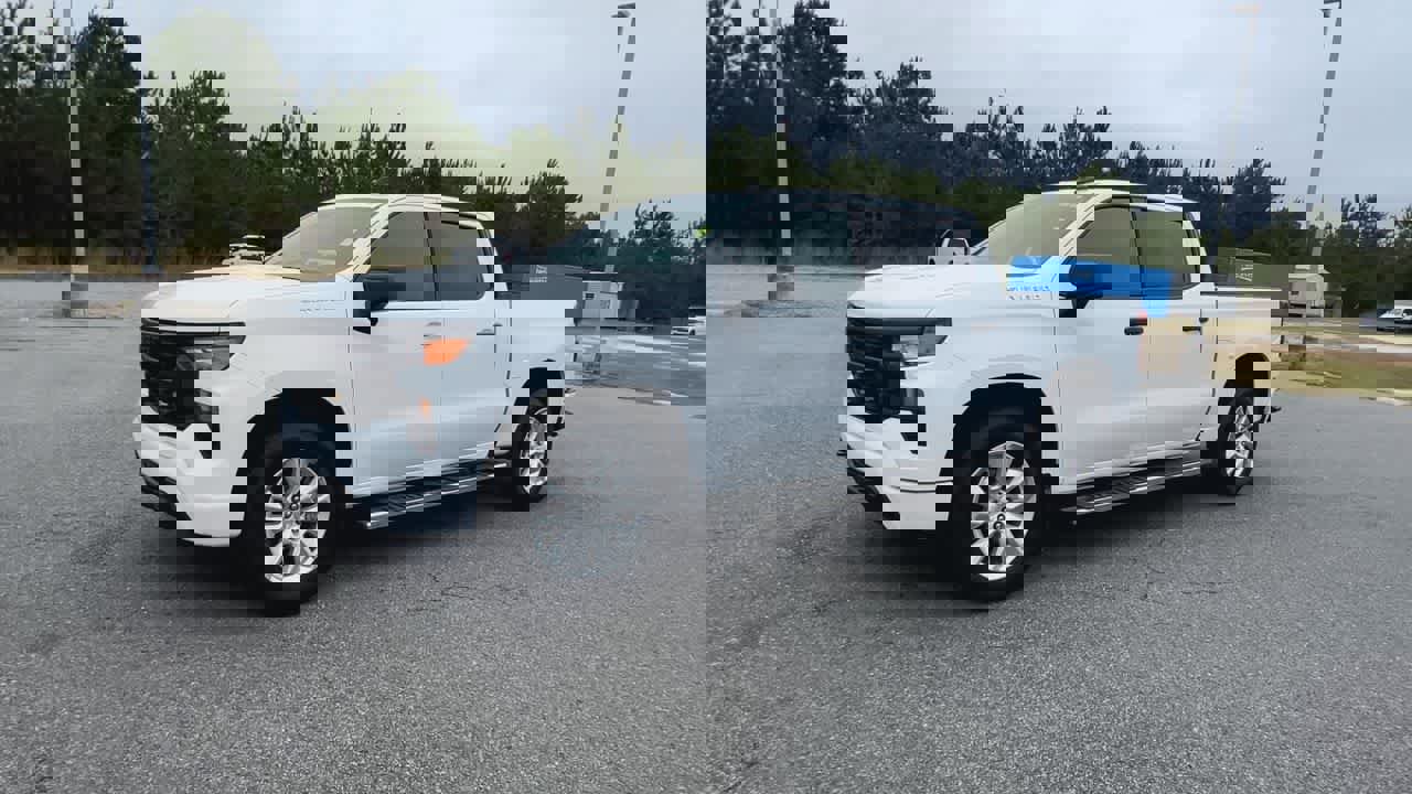 Used 2024 Chevrolet Silverado 1500 Custom image 4