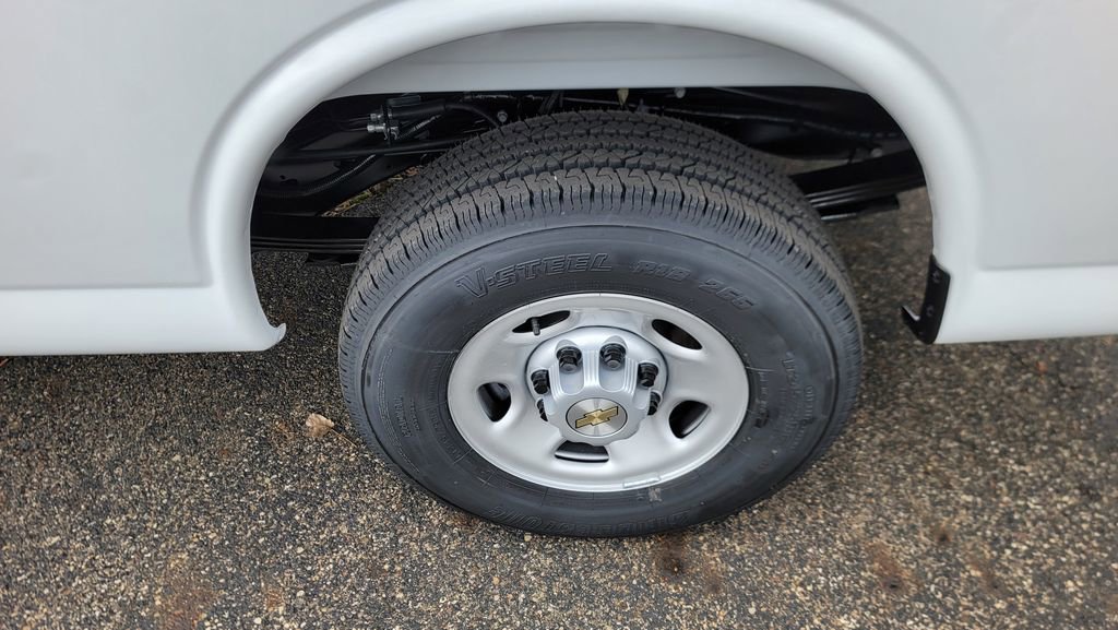 New 2025 Chevrolet Express 2500 Extended image 8