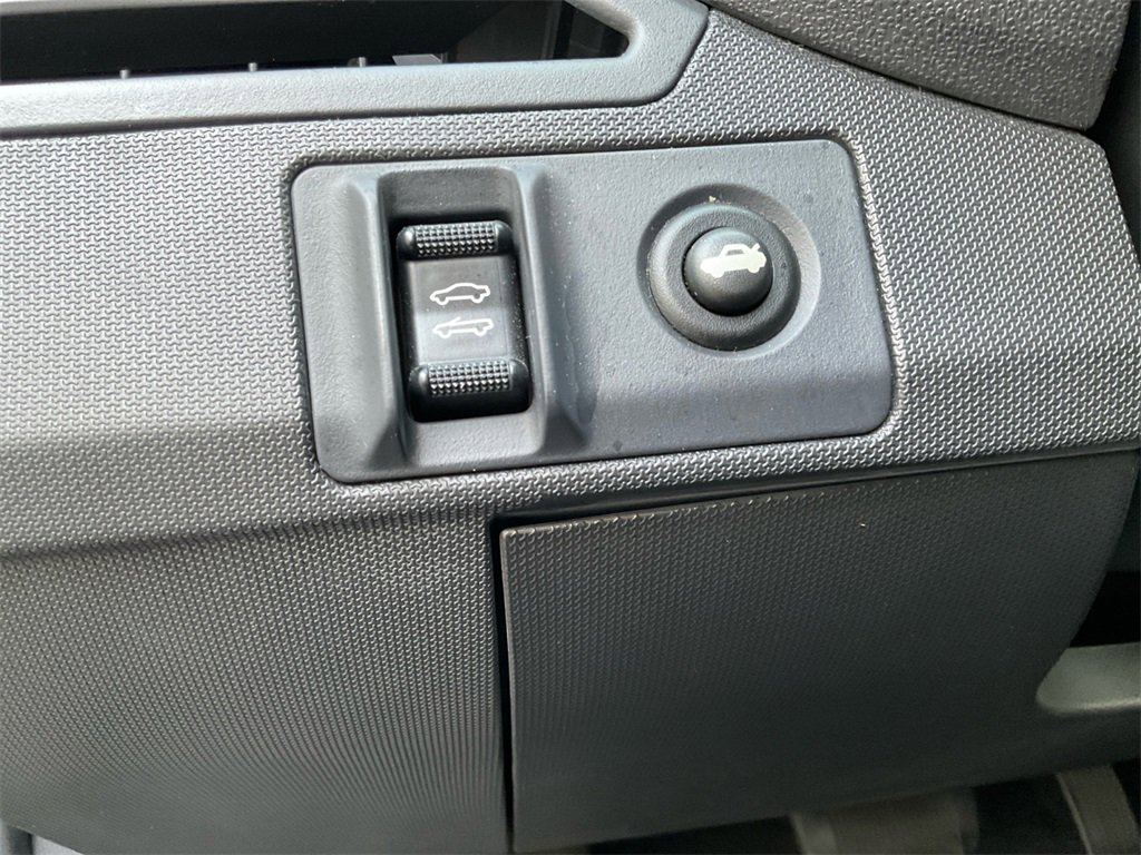 Used 2010 Chrysler Sebring Touring w/ Special Touring Group image 25