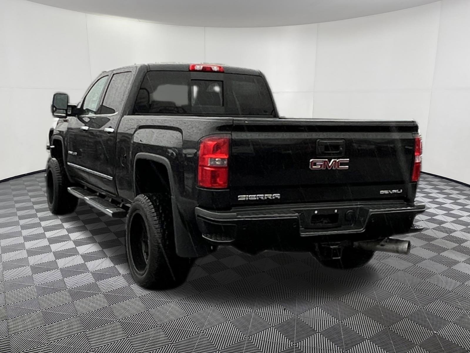 Used 2015 GMC Sierra 3500 Denali AWD/4WD image 4