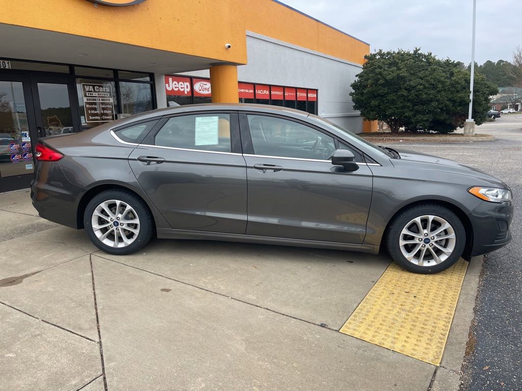 Used 2020 Ford Fusion SE image 3