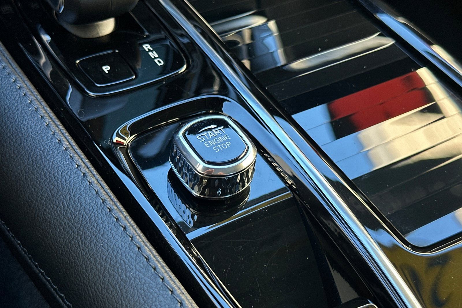 Used 2023 Volvo S60 T8 Core image 24