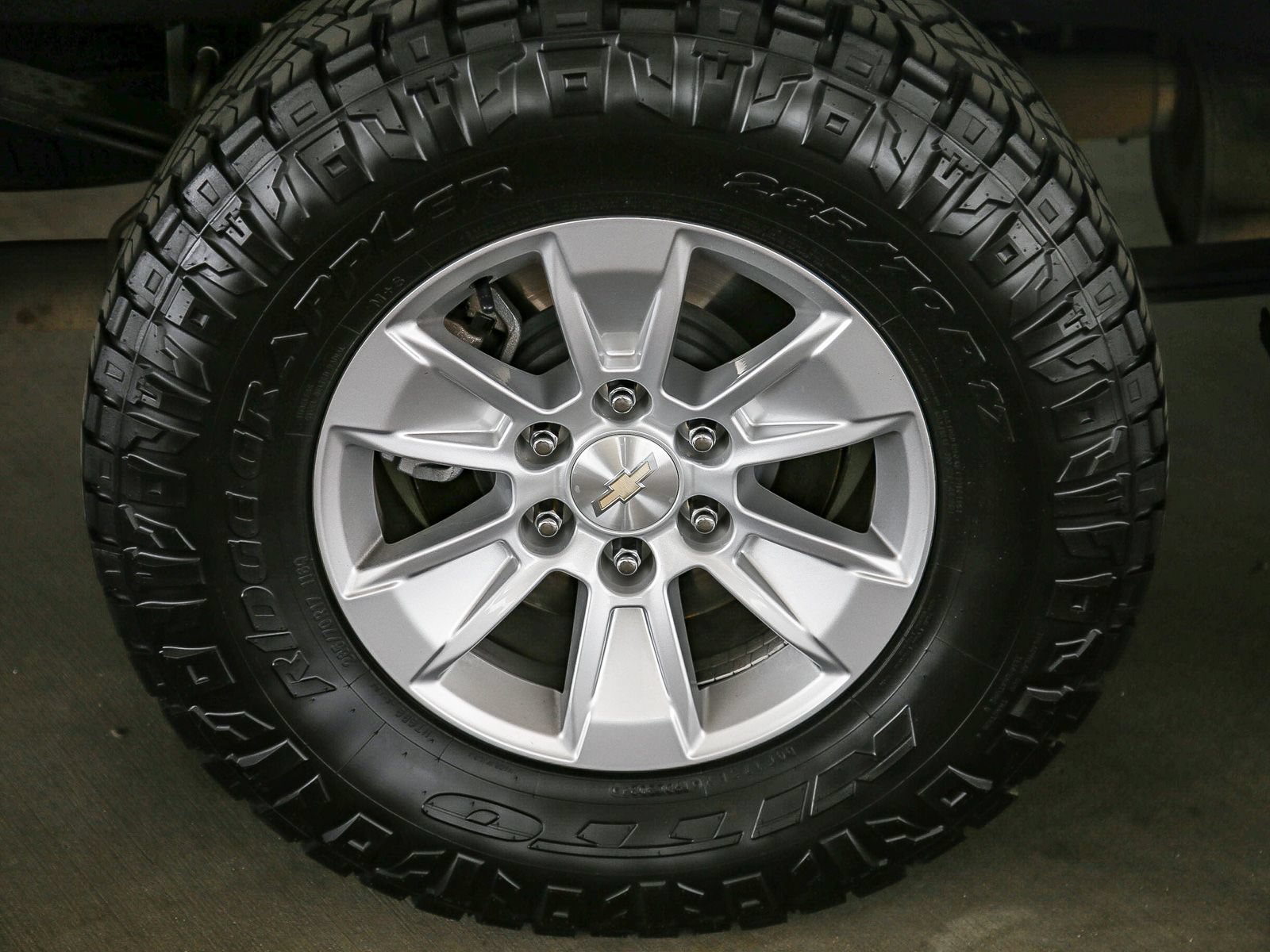 Used 2022 Chevrolet Silverado 1500 Custom w/ LPO, Dark Essentials Package RWD image 9