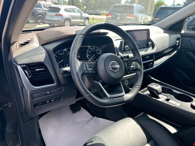Used 2023 Nissan Rogue SL AWD/4WD image 14