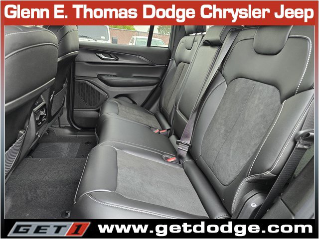 New 2025 Jeep Grand Cherokee Altitude image 12
