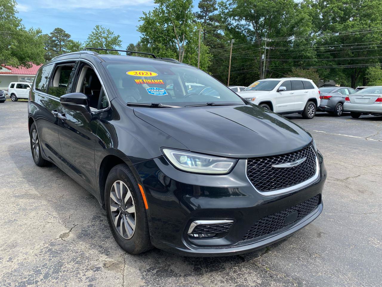 Used 2021 Chrysler Pacifica Touring-L FWD image 4