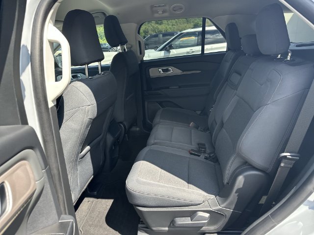 Used 2025 Ford Explorer Active AWD/4WD image 33