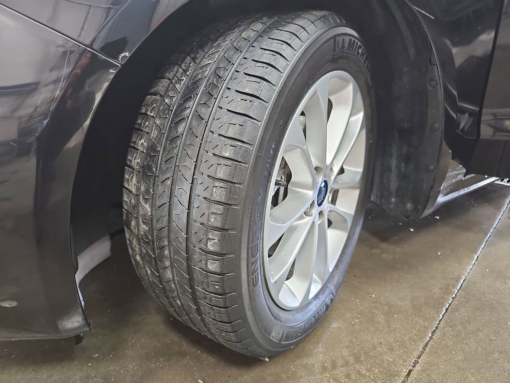 Used 2020 Ford Fusion SE FWD image 29