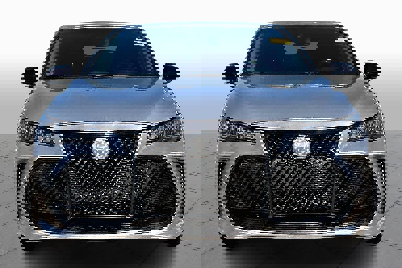 Used 2019 Toyota Avalon XSE image 4