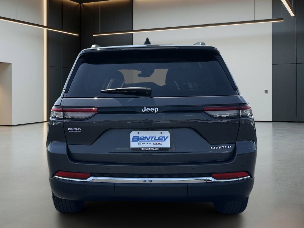 Used 2022 Jeep Grand Cherokee Limited w/ Trailer Tow Prep Group (B) RWD image 4