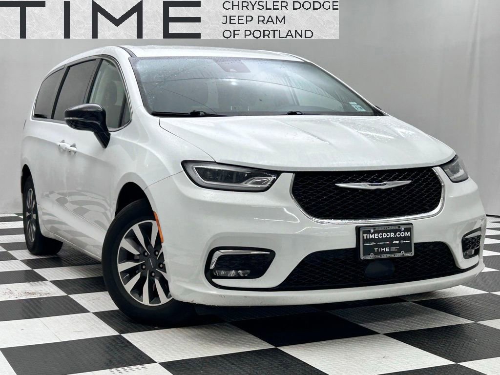 Used 2024 Chrysler Pacifica Select image 1