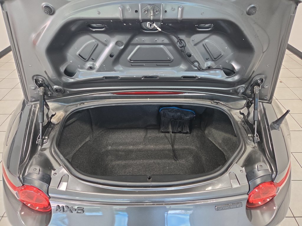 Used 2021 MAZDA MX-5 Miata Grand Touring RWD image 12