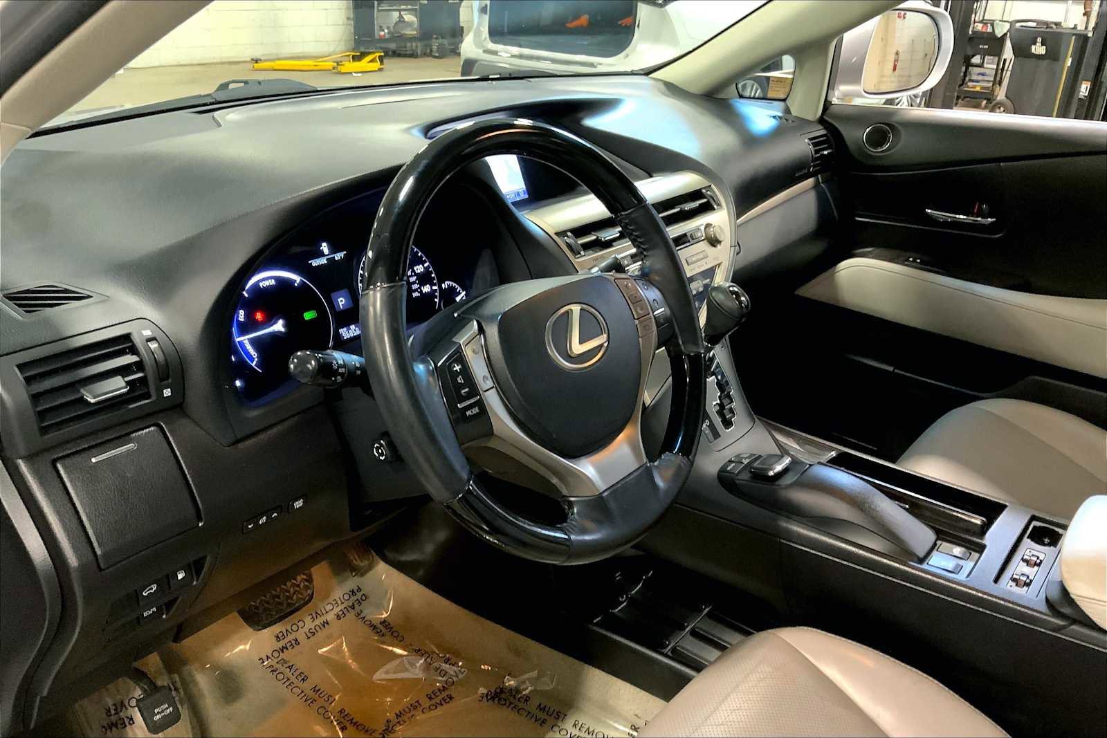 Used 2015 Lexus RX 450h AWD image 18