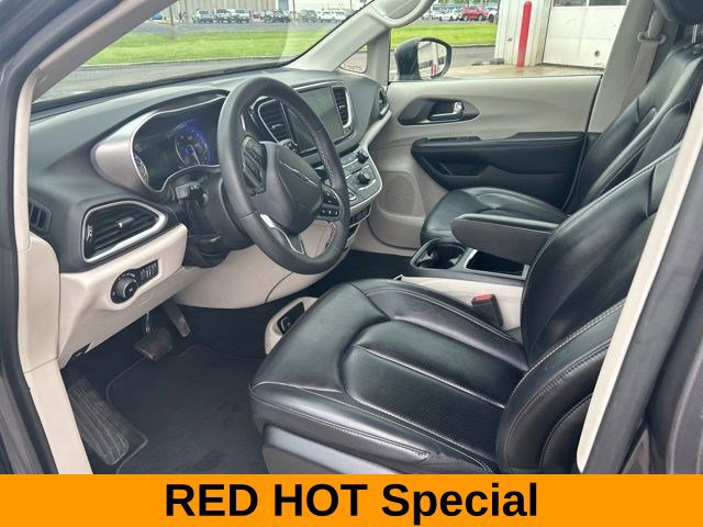 Used 2023 Chrysler Pacifica Touring-L FWD image 10