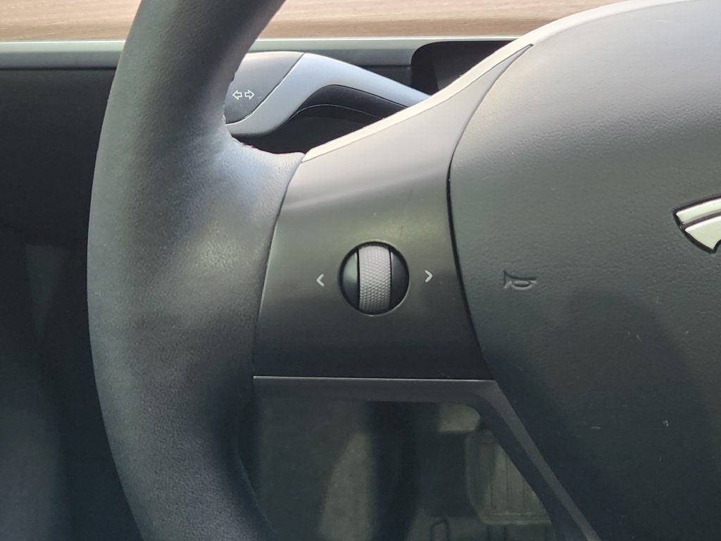 Used 2023 Tesla Model Y Long Range AWD/4WD image 16