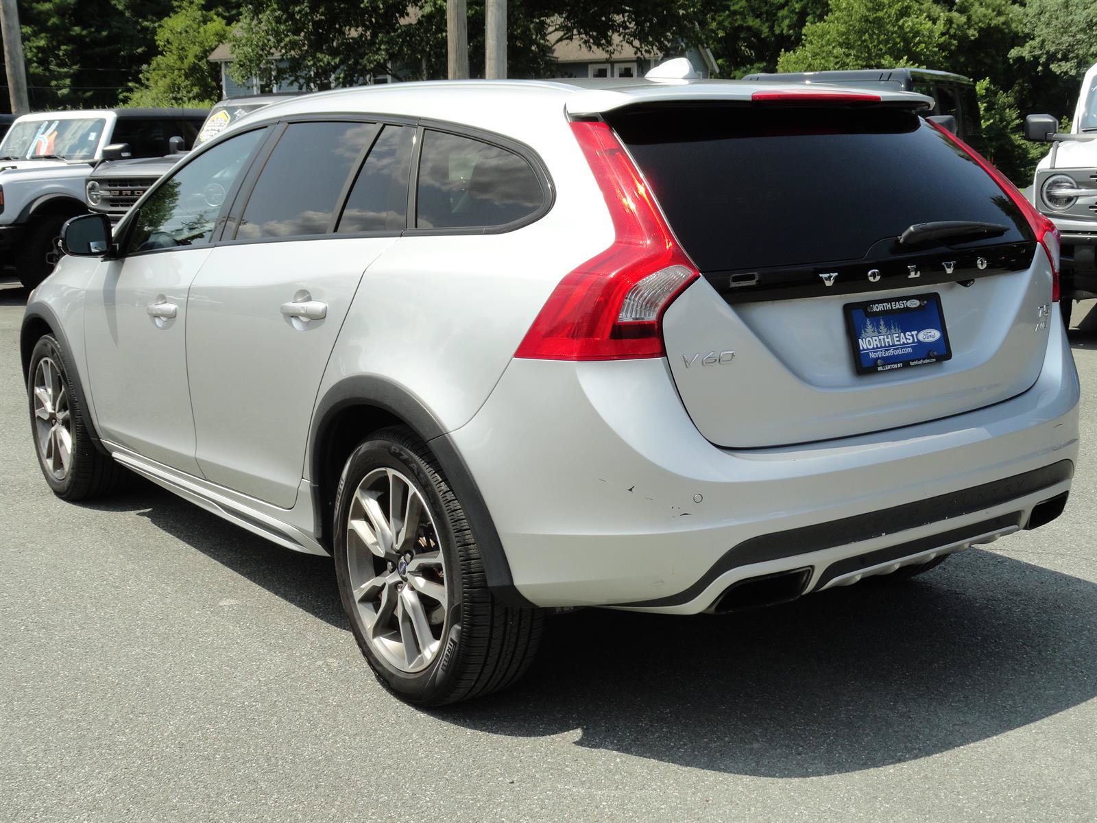 Used 2015 Volvo V60 T5 Cross Country w/ Protection Package AWD/4WD image 5