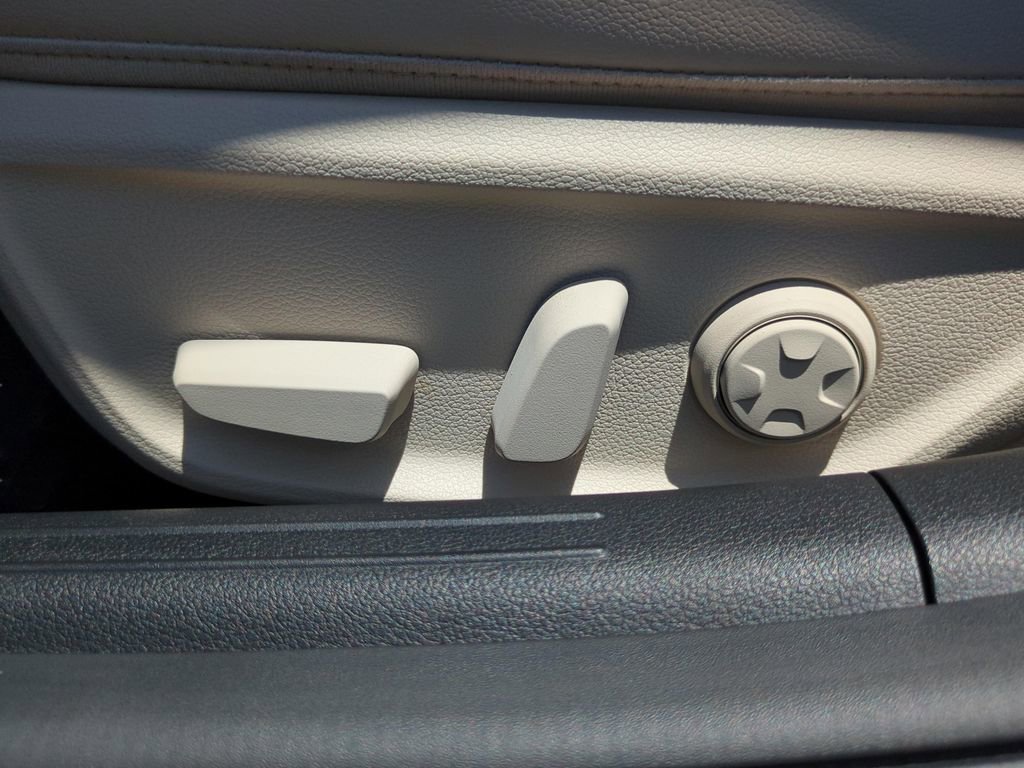 Used 2026 Genesis G70 2.5T RWD image 15