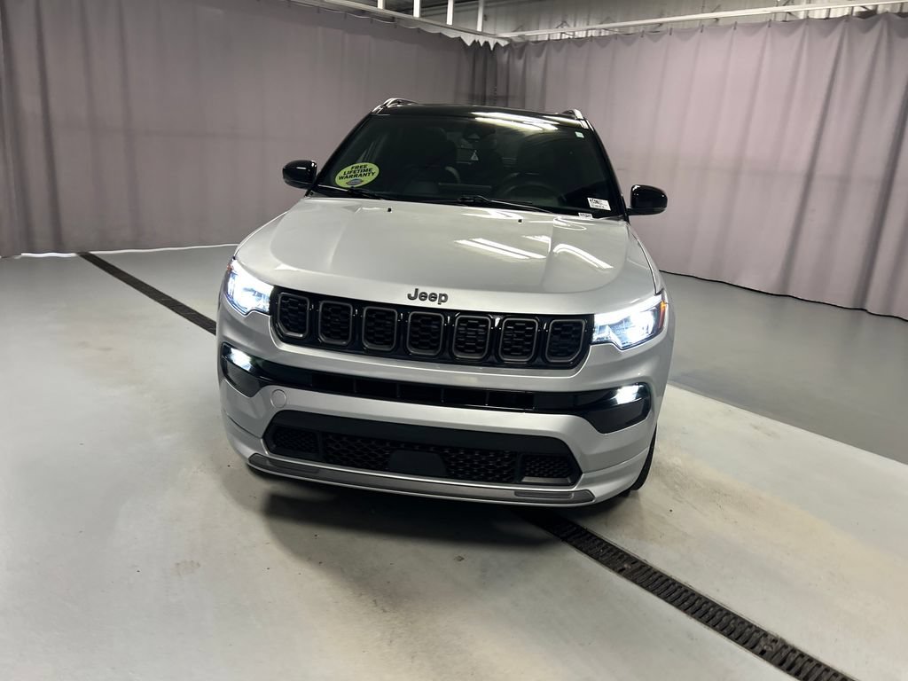 Used 2025 Jeep Compass Limited w/ High Altitude Package AWD/4WD image 2