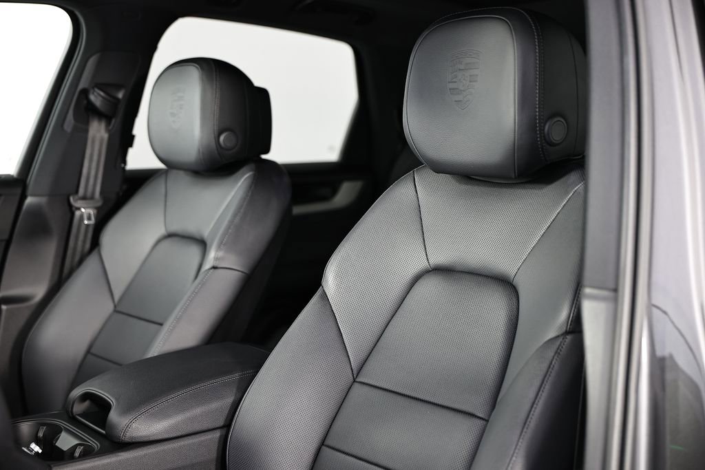 Certified 2025 Porsche Cayenne AWD/4WD image 23
