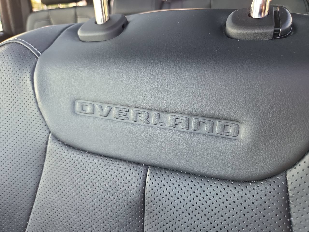 Used 2022 Jeep Grand Cherokee Overland w/ Advanced Protech Group III AWD/4WD image 36